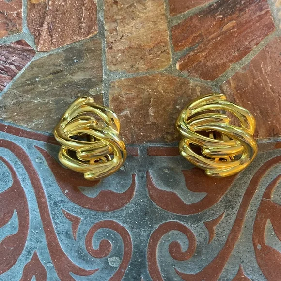 Vintage Clip On Earrings - Picture 2 of 4